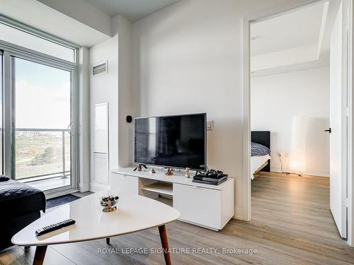 603-60 George Butchart Dr, Toronto, ON - Indoor Photo Showing Living Room