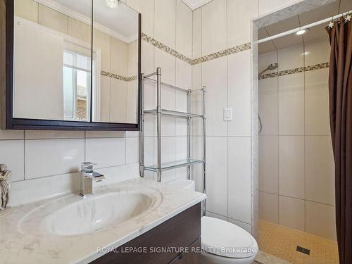 38 Larchmere Ave, Toronto, ON - Indoor Photo Showing Bathroom