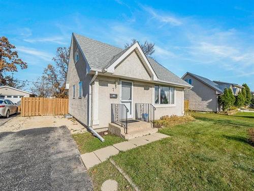 7 Jameswood Dr, Winnipeg, MB 