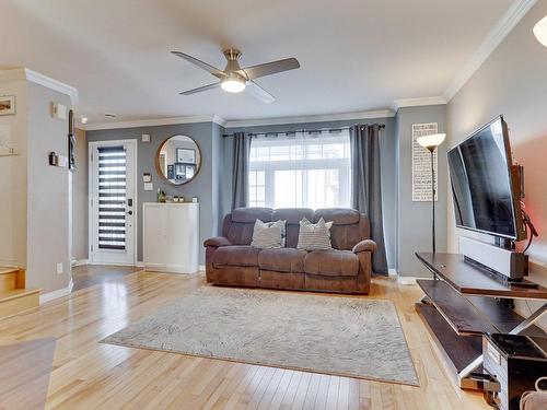 Living room - 7440 Rue Angèle, Laval (Duvernay), QC - Indoor Photo Showing Living Room