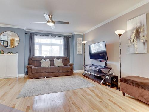 Living room - 7440 Rue Angèle, Laval (Duvernay), QC - Indoor Photo Showing Living Room