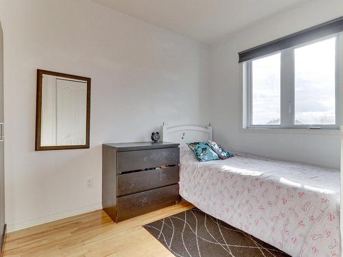 Bedroom - 7440 Rue Angèle, Laval (Duvernay), QC - Indoor Photo Showing Bedroom