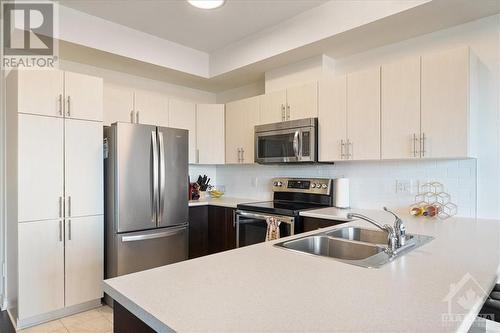 2185 Mondavi Street, Ottawa, ON - Indoor Photo Showing Kitchen With Double Sink With Upgraded Kitchen