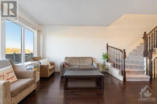 2185 Mondavi Street, Ottawa, ON - Indoor Photo Showing Living Room