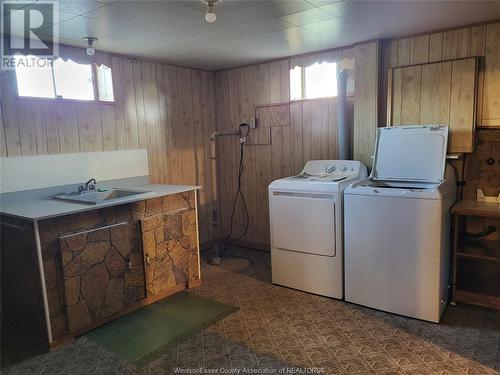 317 E Road 11, Kingsville, ON - Indoor Photo Showing Laundry Room