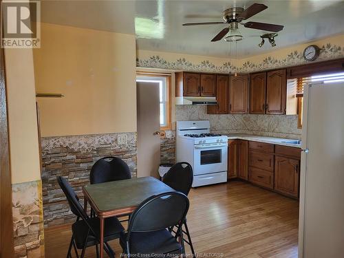 317 E Road 11, Kingsville, ON - Indoor Photo Showing Kitchen