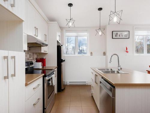 Cuisine - 1-8 Rue De Sicile, Candiac, QC - Indoor Photo Showing Kitchen With Double Sink