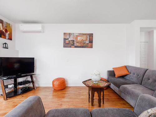 Salon - 1-8 Rue De Sicile, Candiac, QC - Indoor Photo Showing Living Room