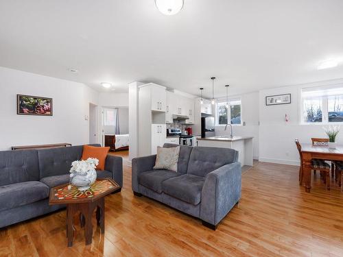 Salon - 1-8 Rue De Sicile, Candiac, QC - Indoor Photo Showing Living Room