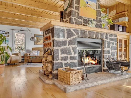 Autre - 207 Ch. Du Lac N., Stoneham-Et-Tewkesbury, QC - Indoor With Fireplace