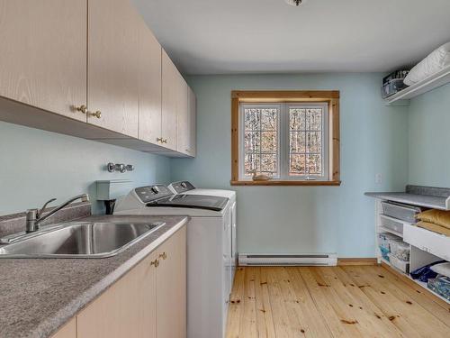 Salle de lavage - 207 Ch. Du Lac N., Stoneham-Et-Tewkesbury, QC - Indoor Photo Showing Laundry Room