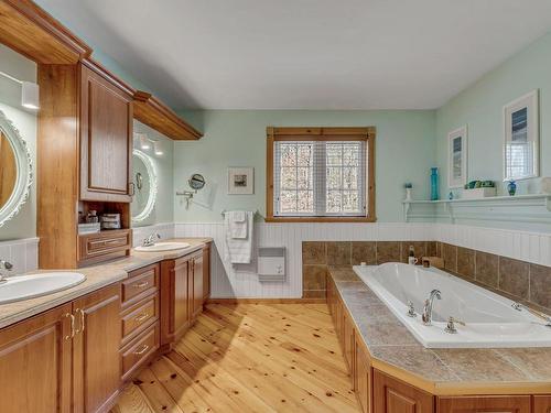 Salle de bains - 207 Ch. Du Lac N., Stoneham-Et-Tewkesbury, QC - Indoor Photo Showing Bathroom