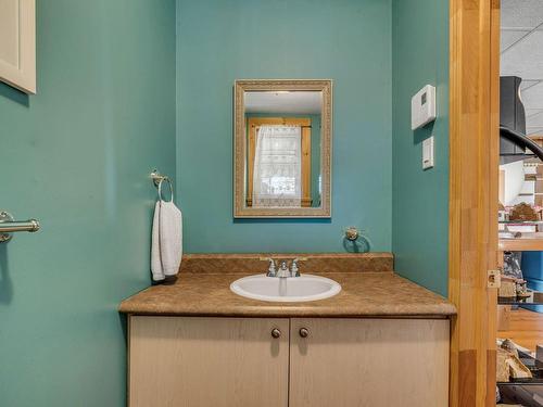 Salle d'eau - 207 Ch. Du Lac N., Stoneham-Et-Tewkesbury, QC - Indoor Photo Showing Bathroom