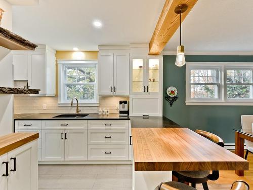 Kitchen - 15 Rue Fraser, Windsor, QC - Indoor Photo Showing Kitchen With Double Sink