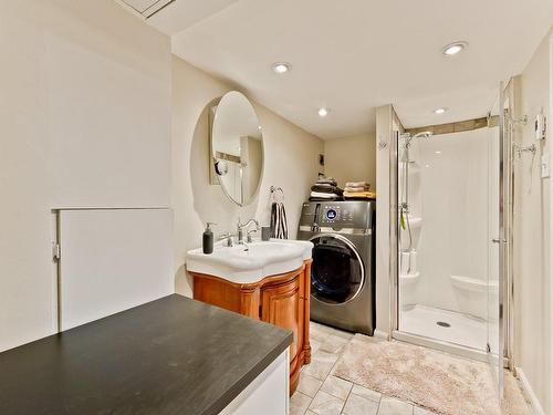 Bathroom - 15 Rue Fraser, Windsor, QC - Indoor Photo Showing Laundry Room