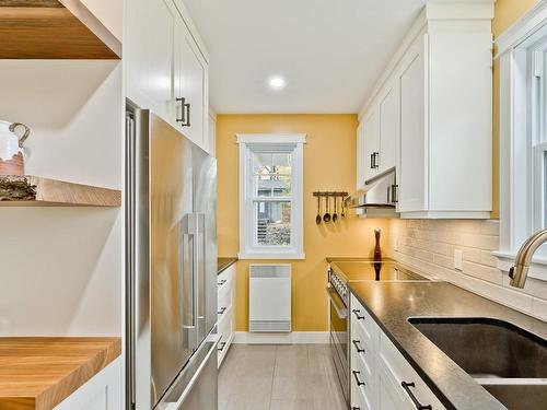 Kitchen - 15 Rue Fraser, Windsor, QC - Indoor Photo Showing Kitchen