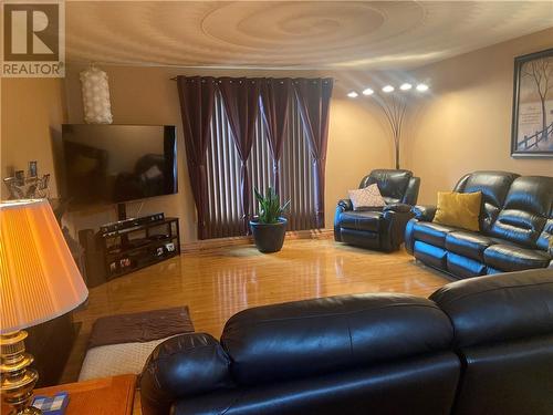 1378 Sparks Street, Sudbury, ON - Indoor Photo Showing Living Room