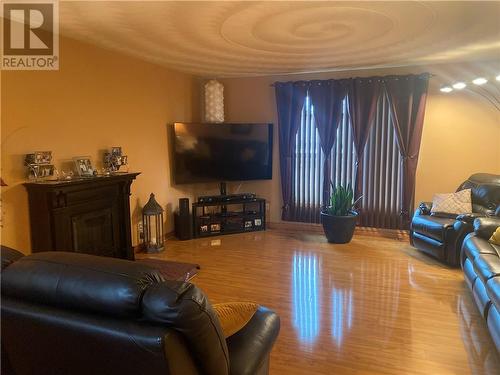 1378 Sparks Street, Sudbury, ON - Indoor Photo Showing Living Room