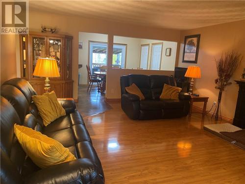 1378 Sparks Street, Sudbury, ON - Indoor Photo Showing Living Room