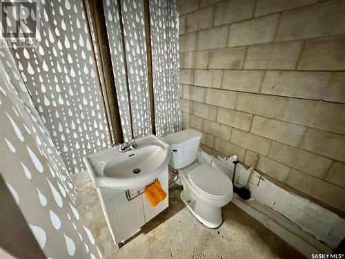 302 2Nd Avenue E, Buchanan, SK - Indoor Photo Showing Bathroom