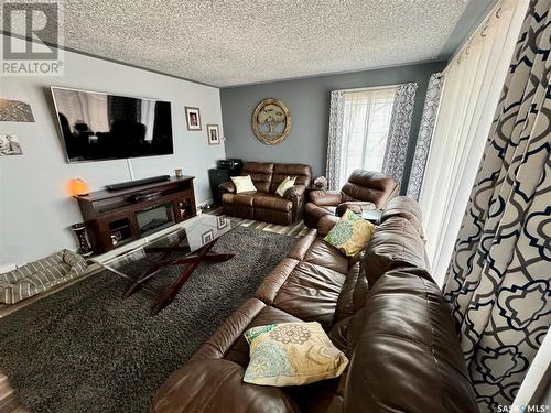 302 2Nd Avenue E, Buchanan, SK - Indoor Photo Showing Living Room