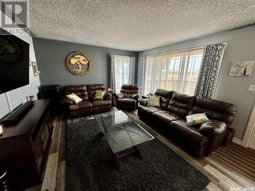 302 2Nd Avenue E, Buchanan, SK - Indoor Photo Showing Living Room