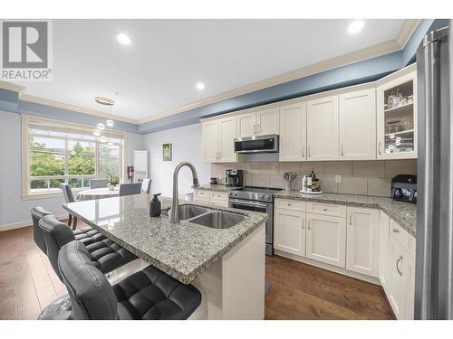 15 13771 232A Street, Maple Ridge, BC - Indoor Photo Showing Kitchen With Double Sink With Upgraded Kitchen