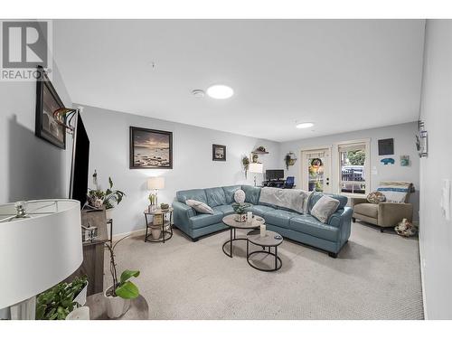 15 13771 232A Street, Maple Ridge, BC - Indoor Photo Showing Living Room