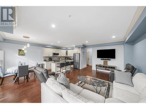 15 13771 232A Street, Maple Ridge, BC - Indoor Photo Showing Living Room