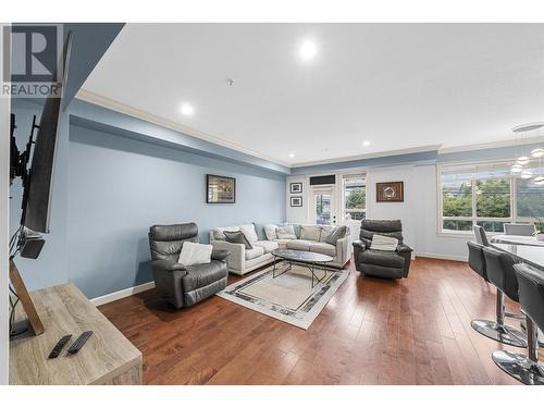 15 13771 232A Street, Maple Ridge, BC - Indoor Photo Showing Living Room