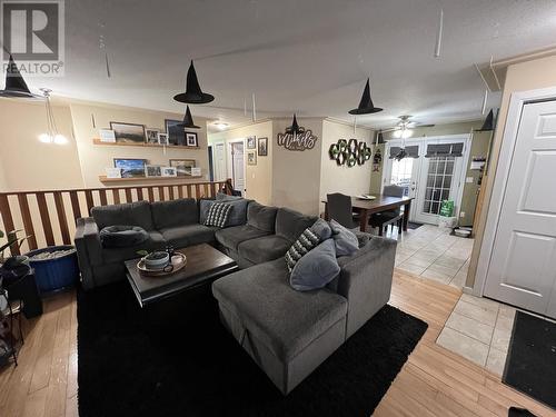 4403 Heritage Crescent, Fort Nelson, BC - Indoor Photo Showing Living Room