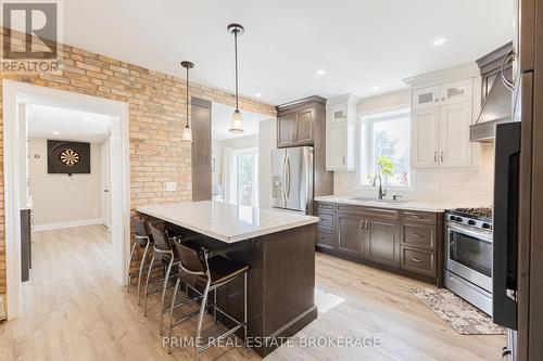 8819 Longwoods Road, Strathroy-Caradoc (Mount Brydges), ON - Indoor Photo Showing Kitchen With Stainless Steel Kitchen With Upgraded Kitchen