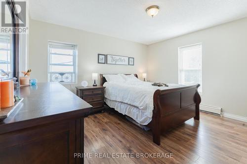 8819 Longwoods Road, Strathroy-Caradoc (Mount Brydges), ON - Indoor Photo Showing Bedroom