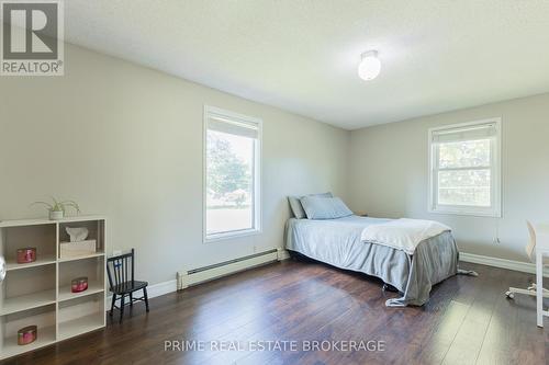 8819 Longwoods Road, Strathroy-Caradoc (Mount Brydges), ON - Indoor Photo Showing Bedroom