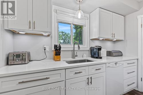 37 Talavera Crescent, London, ON - Indoor Photo Showing Kitchen