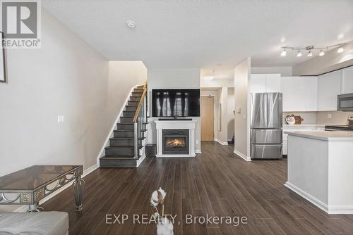 514 - 3939 Duke Of York Boulevard, Mississauga, ON - Indoor Photo Showing Kitchen