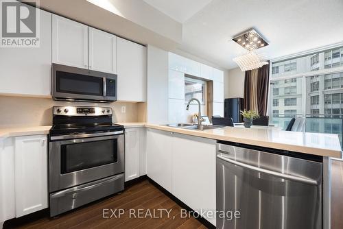 514 - 3939 Duke Of York Boulevard, Mississauga, ON - Indoor Photo Showing Kitchen With Double Sink