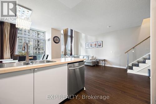 514 - 3939 Duke Of York Boulevard, Mississauga, ON - Indoor Photo Showing Kitchen With Double Sink