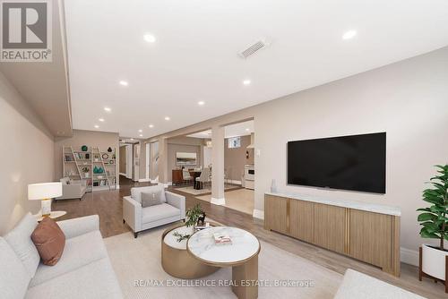 26 Windermere Court, Brampton, ON - Indoor Photo Showing Living Room