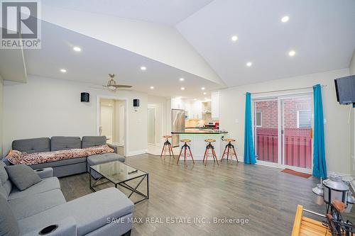 3191 Oakview Road, Mississauga, ON - Indoor Photo Showing Living Room