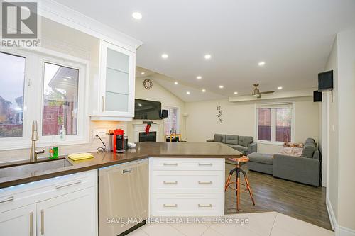 3191 Oakview Road, Mississauga, ON - Indoor Photo Showing Kitchen