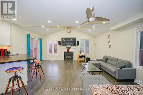 3191 Oakview Road, Mississauga, ON - Indoor Photo Showing Living Room With Fireplace