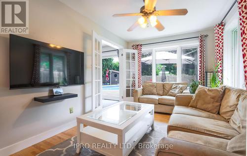 12 Westdale Avenue, Orangeville, ON - Indoor Photo Showing Living Room