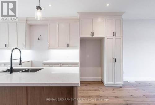 4116 Fly Road, Lincoln, ON - Indoor Photo Showing Kitchen With Double Sink With Upgraded Kitchen