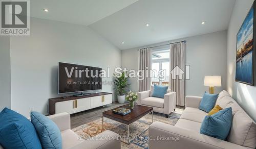 4116 Fly Road, Lincoln, ON - Indoor Photo Showing Living Room