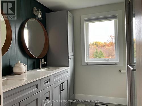 103014 10 Side Road, East Garafraxa, ON - Indoor Photo Showing Bathroom