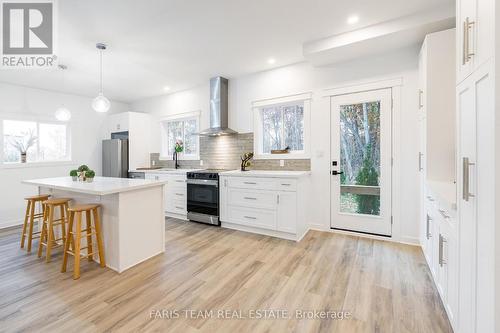 40 Port Severn Road N, Georgian Bay, ON - Indoor Photo Showing Kitchen With Upgraded Kitchen