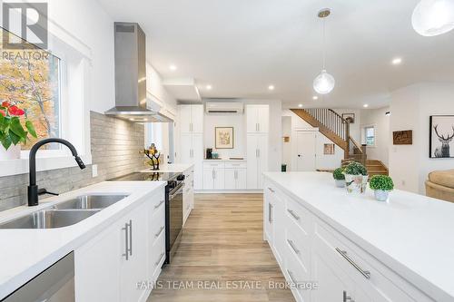 40 Port Severn Road N, Georgian Bay, ON - Indoor Photo Showing Kitchen With Double Sink With Upgraded Kitchen