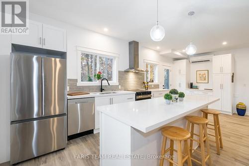 40 Port Severn Road N, Georgian Bay, ON - Indoor Photo Showing Kitchen With Upgraded Kitchen