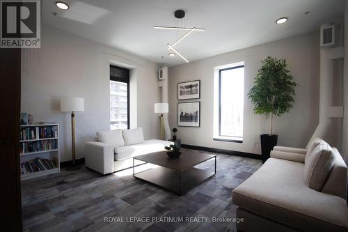 302 - 19 Guelph Avenue, Cambridge, ON - Indoor Photo Showing Living Room